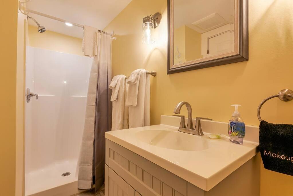 2Br Apt W/ 3 Min Walk To Downtown Swh - Low Tide Southwest Harbor Exterior photo